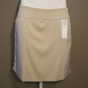 Charter Club pocketed short skirt.
